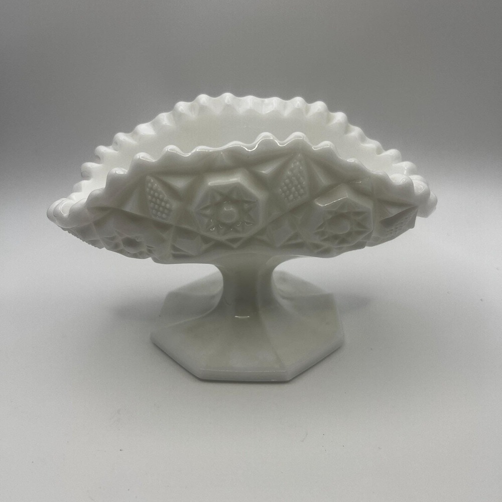 Vintage  Milk Glass‎ Pedestal Candy Dish Compote Bowl Scalloped Edge